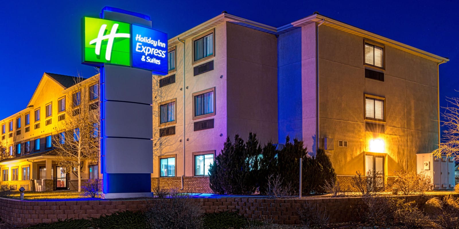 Alamosa Holiday Inn Express and Suites Exterior