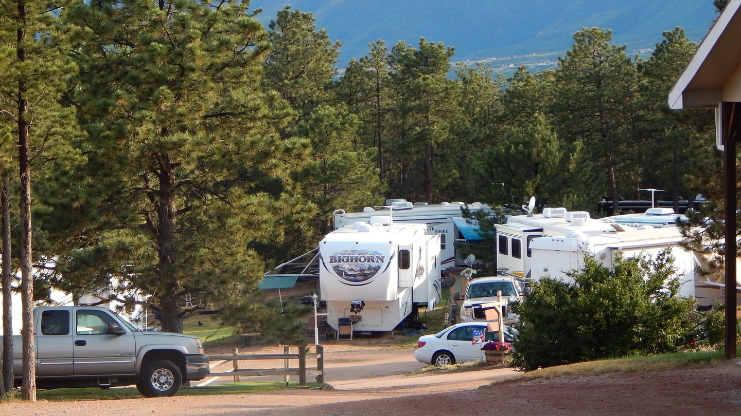 Colorado Heights Camping Resort Monument