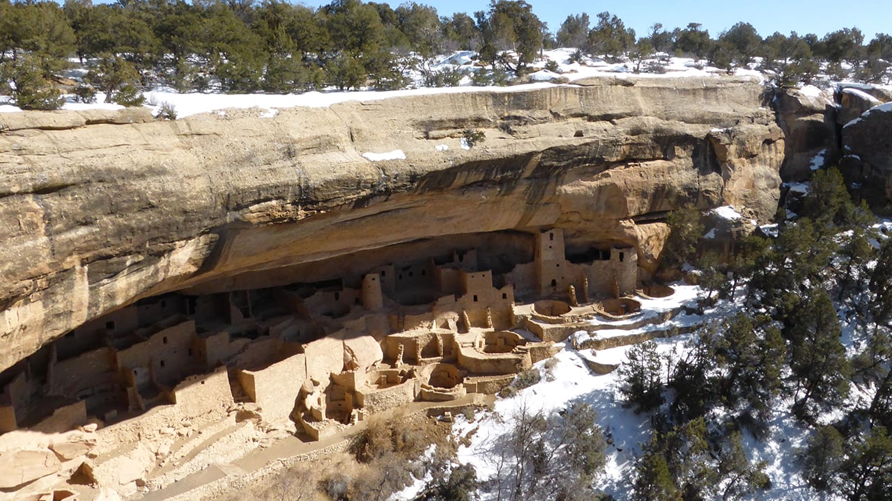 Salju Musim Dingin Istana Tebing Mesa Verde