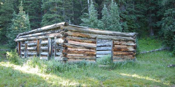 Log Cabin Dyersville Colorado