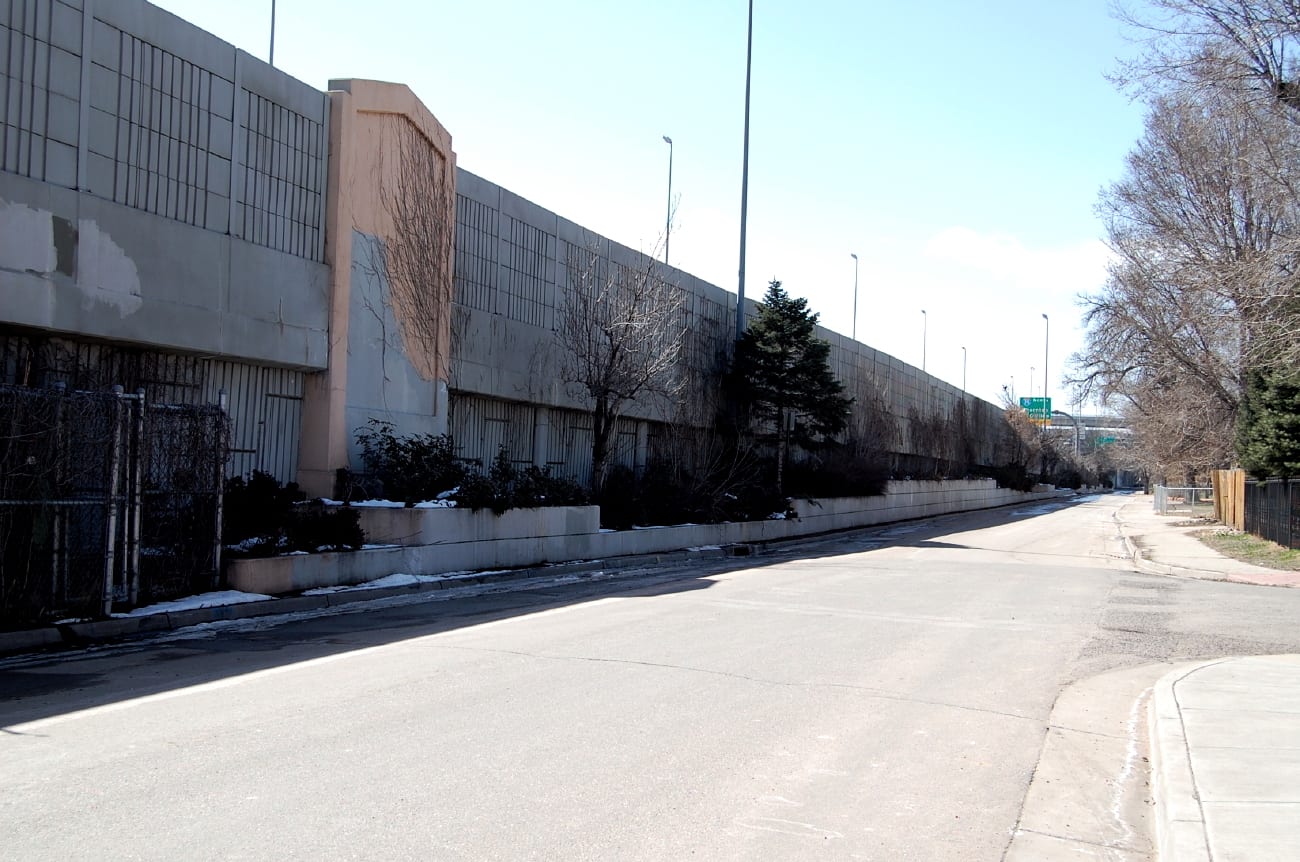 The Chinese Wall, Denver