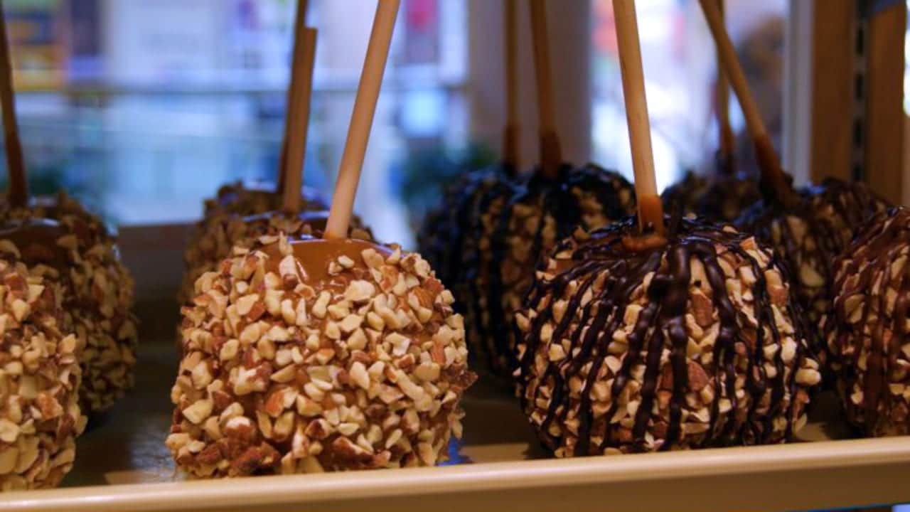 Rocky Mountain Chocolate Factory Caramel Apples