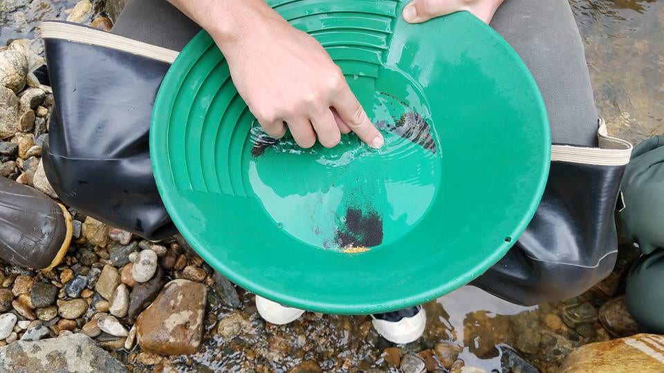 gold panning tours near me