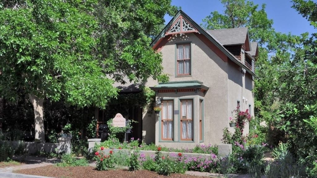 Pansy’s Parlor Bed & Breakfast Golden