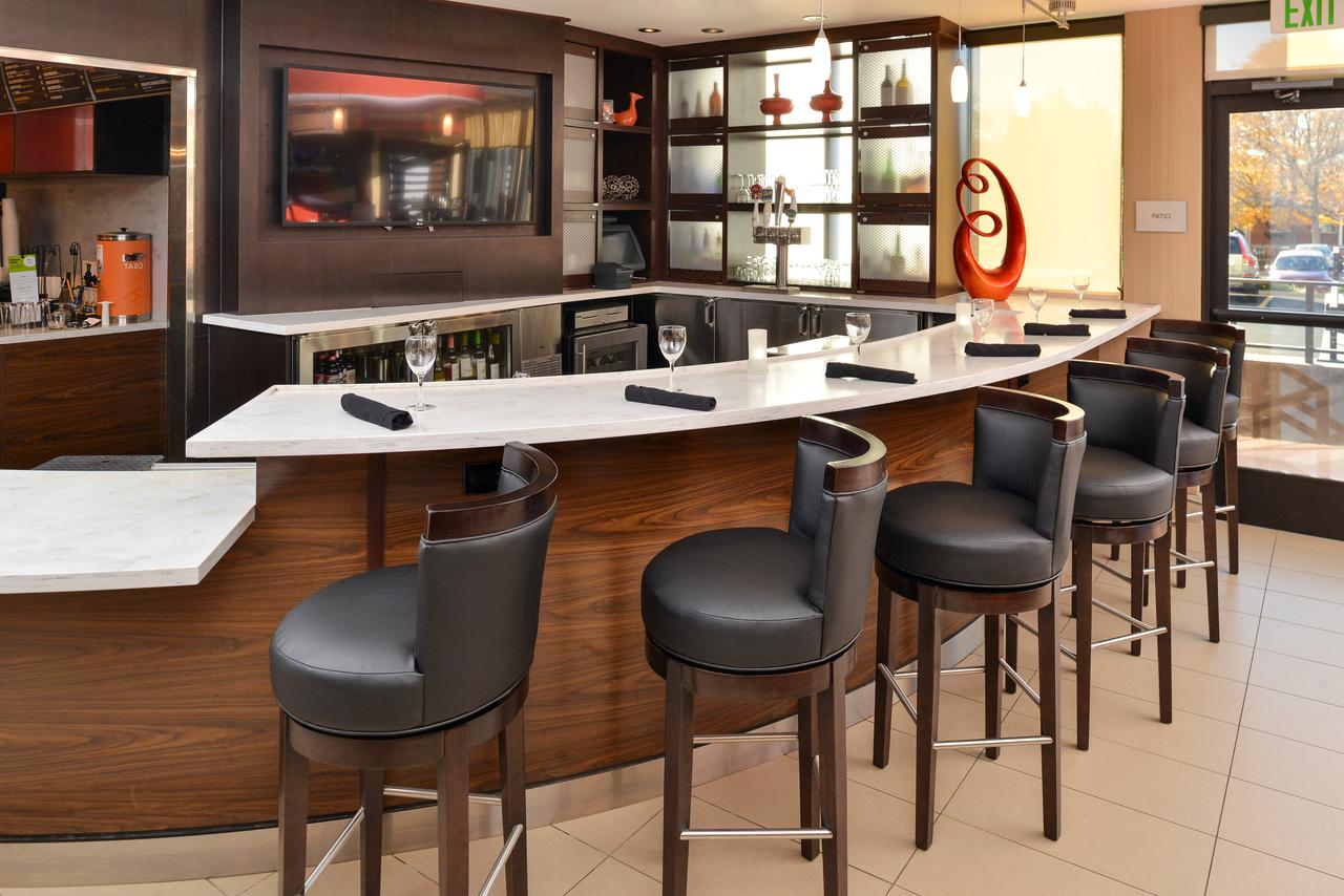 Courtyard by Marriott Denver Cherry Creek Bistro Bar