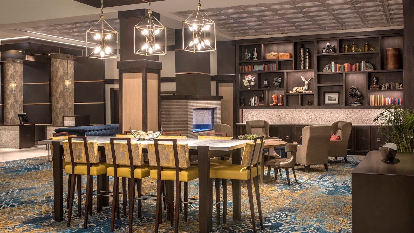 Courtyard by Marriott Denver Downtown Lobby Dining Table