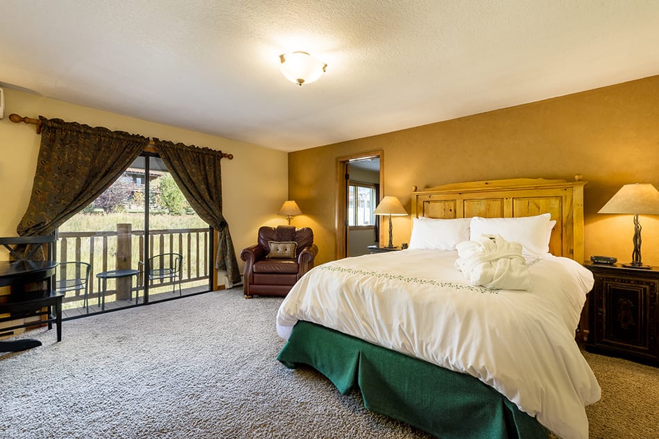 Inn at Steamboat Springs Hotel Suite Bedroom