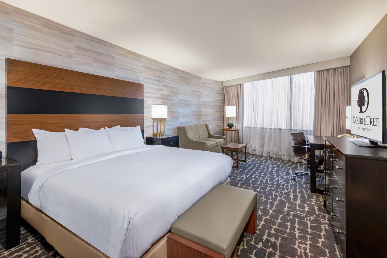 DoubleTree Hotel Aurora CO King Room