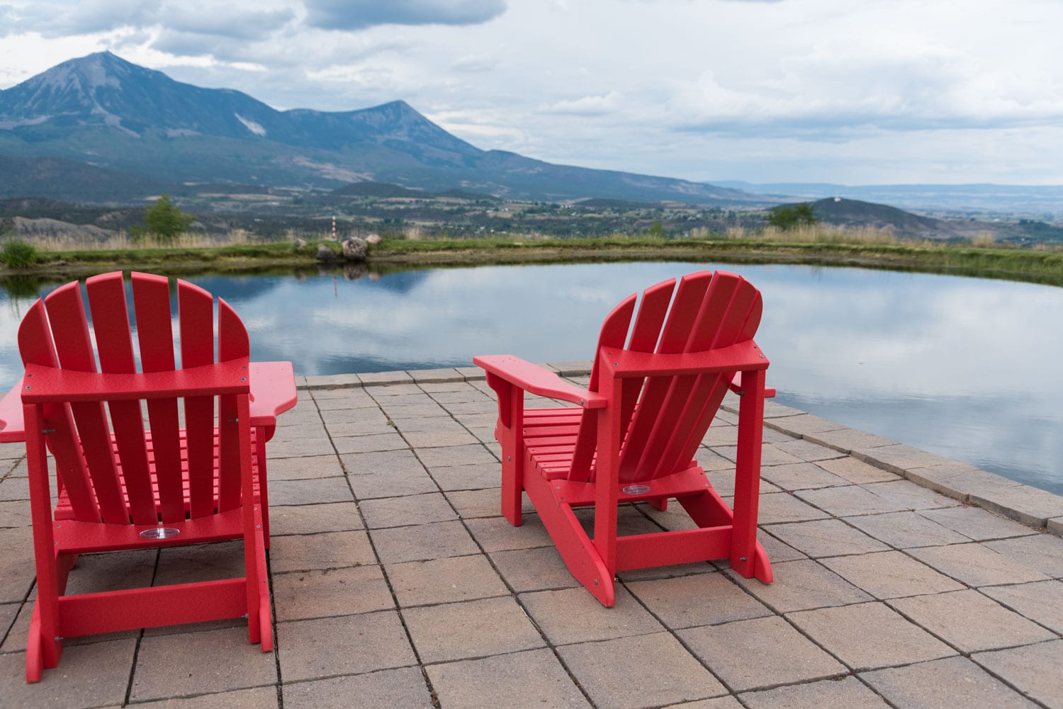 image of pond at Azura Cellars winery
