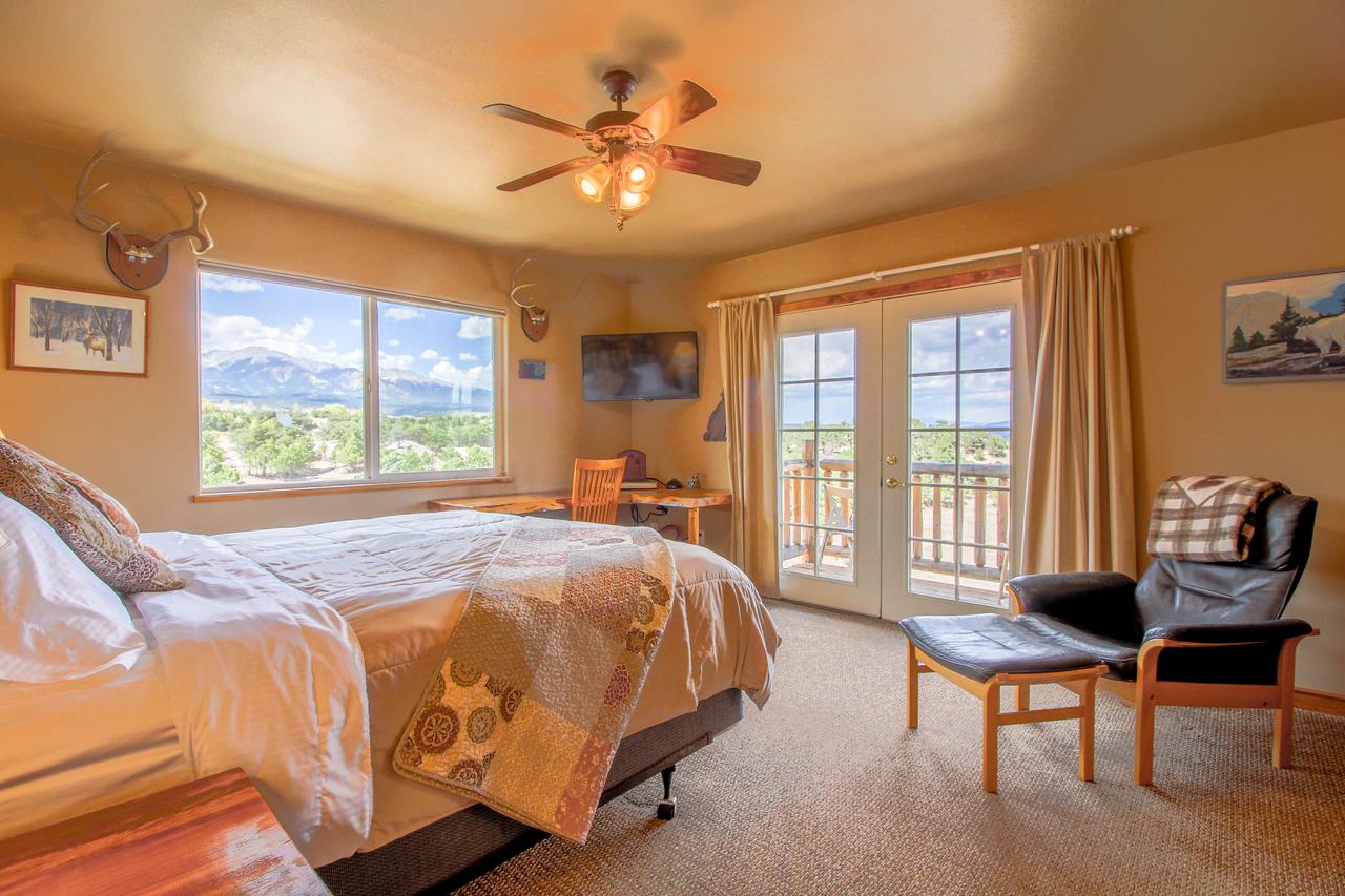 Room at Mountain Goat Lodge, CO