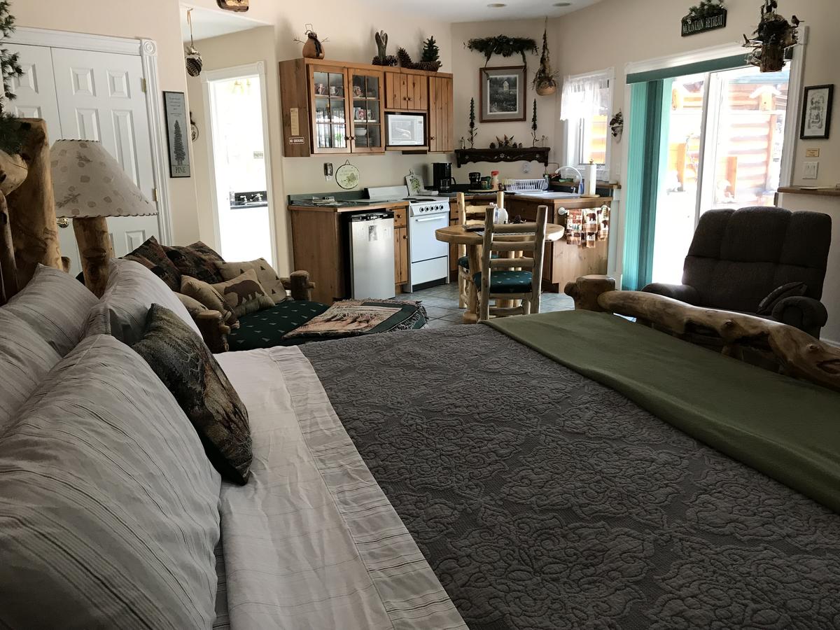 Sonnenhof Lakewood Manor B&B, CO