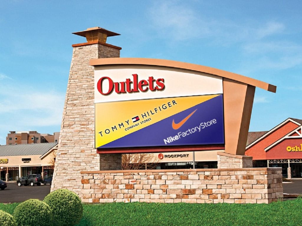 Outlets at Loveland Sign