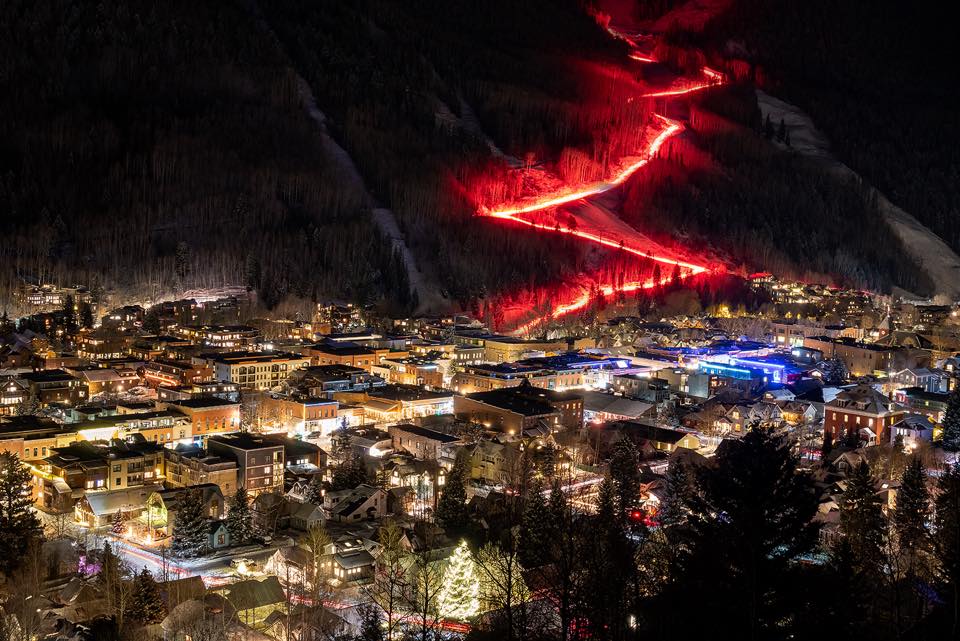 gambar parade Telluride Torchlight