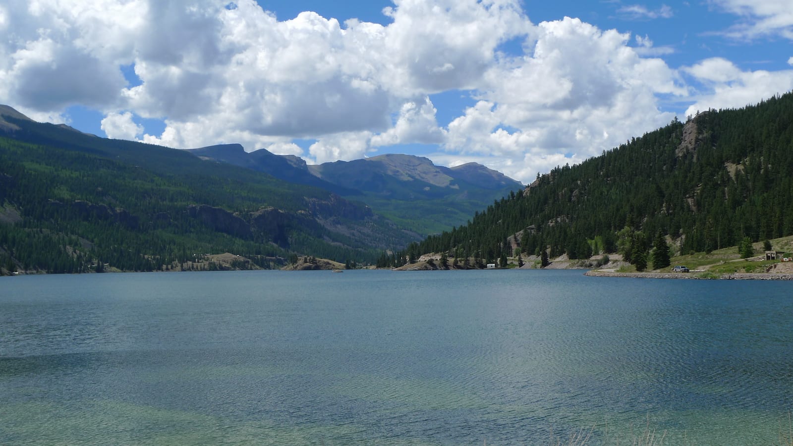 Clean lake. Озеро Сан роке. Озеро Sanquan рука.