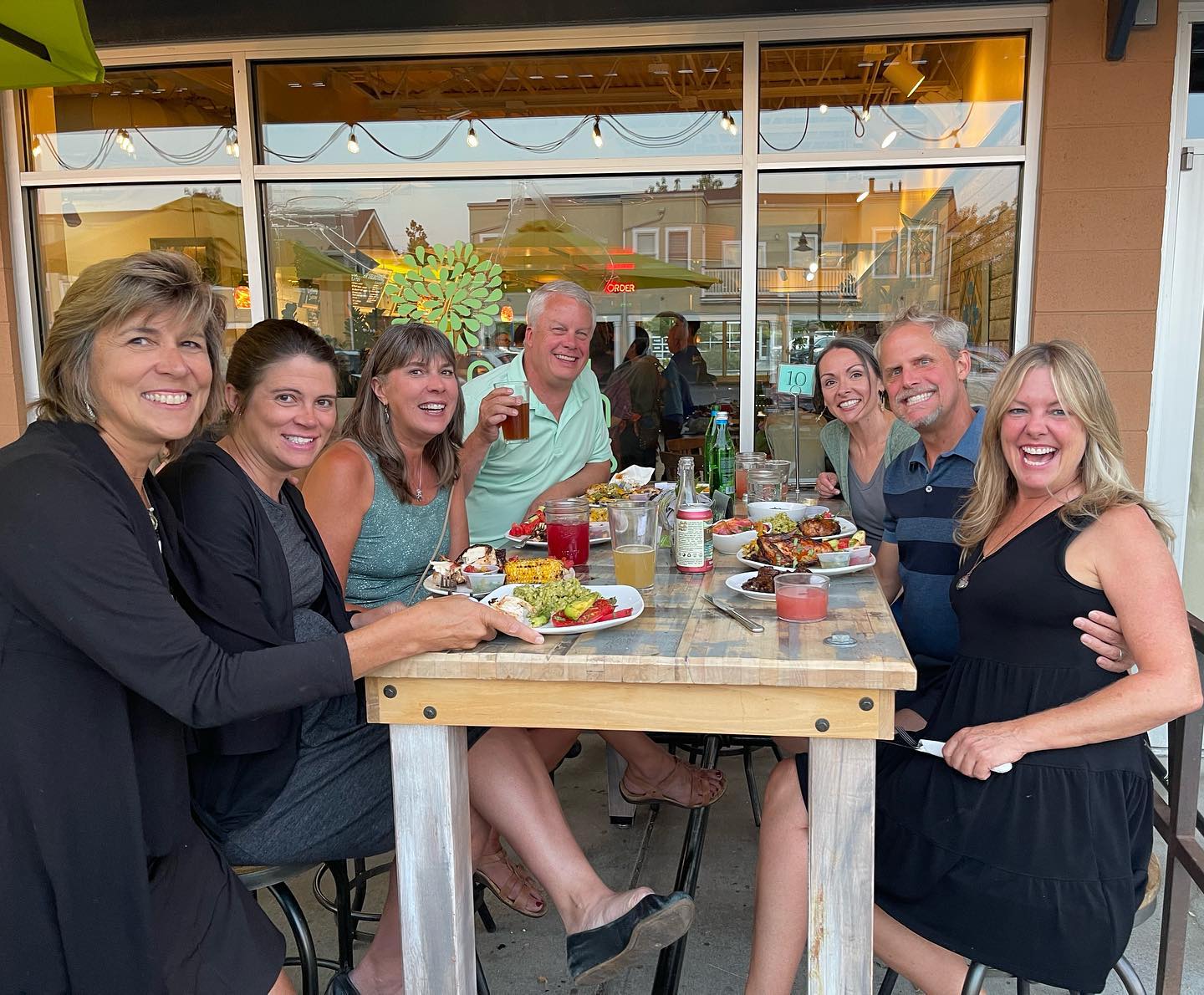 Image of people eating at Fresh Thymes Eatery in Boulder, Colorado