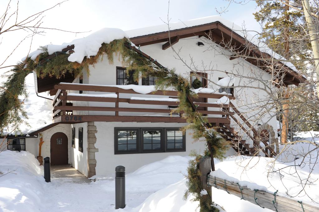 image of ski tip lodge