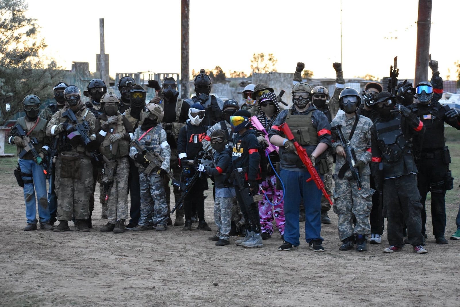 https://www.facebook.com/APCpaintball/?tn-str=k*F