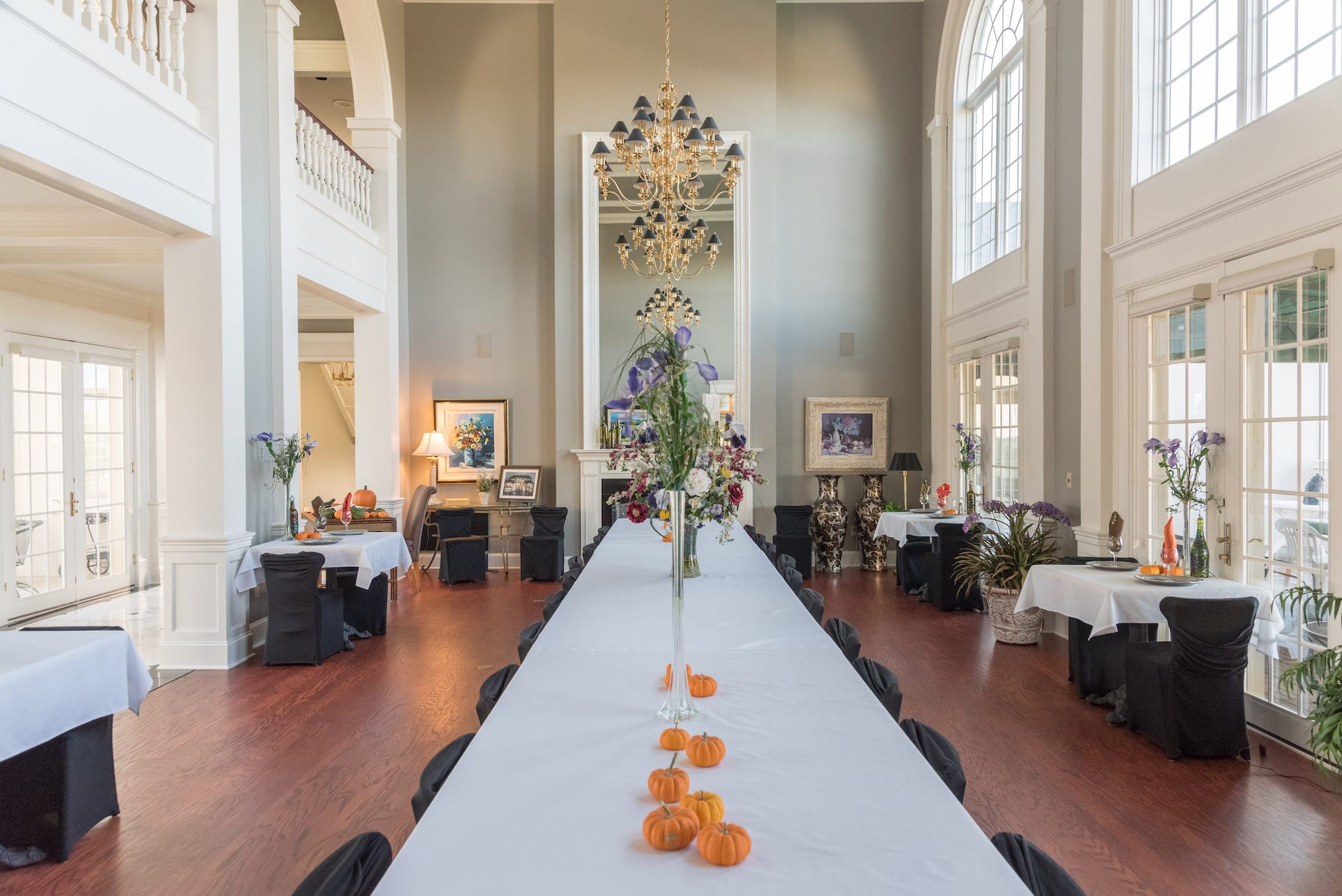 grand dining hall at claremont inn and winery