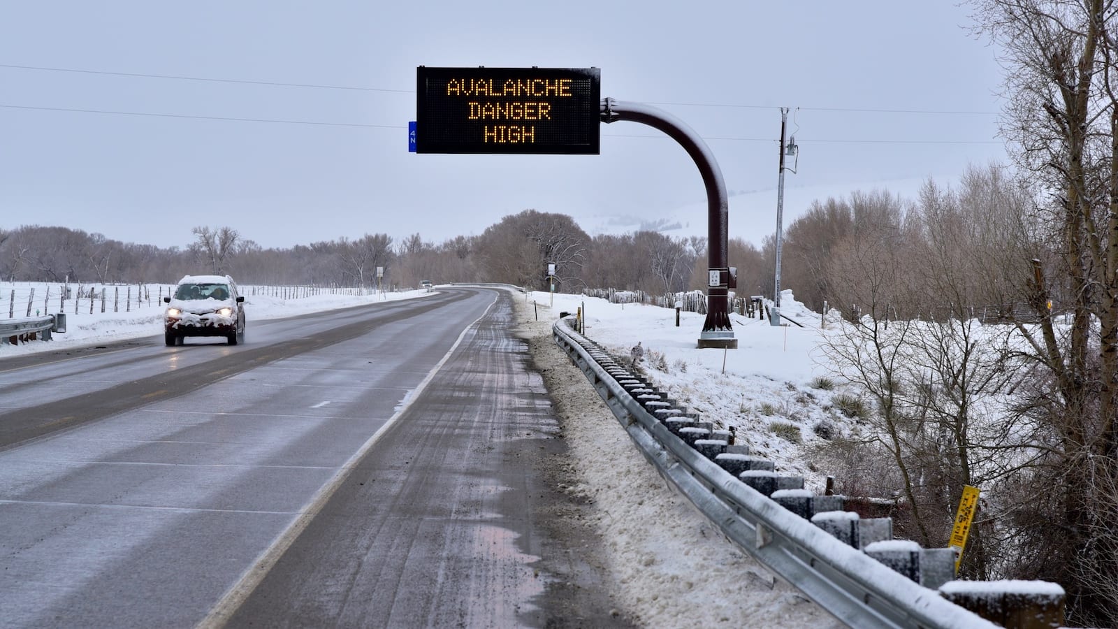 Avalanche Warning Sign Gunnison County Colorado 2019 CO-135