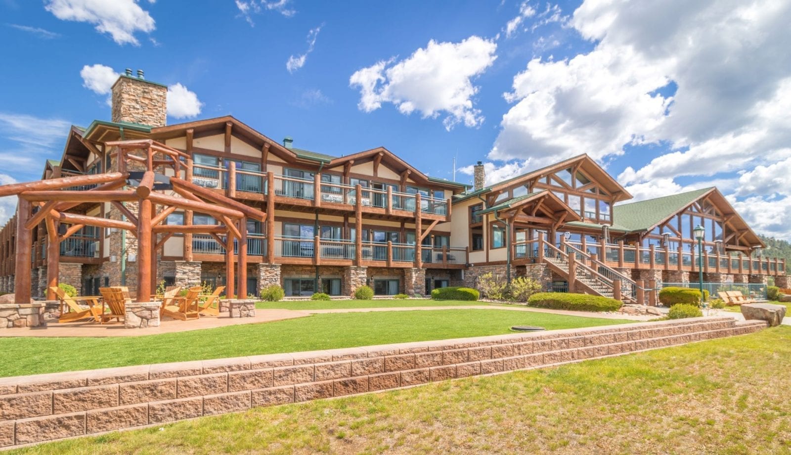 Estes Park’s Most Luxurious Hotels 3, 4 and 5 Stars