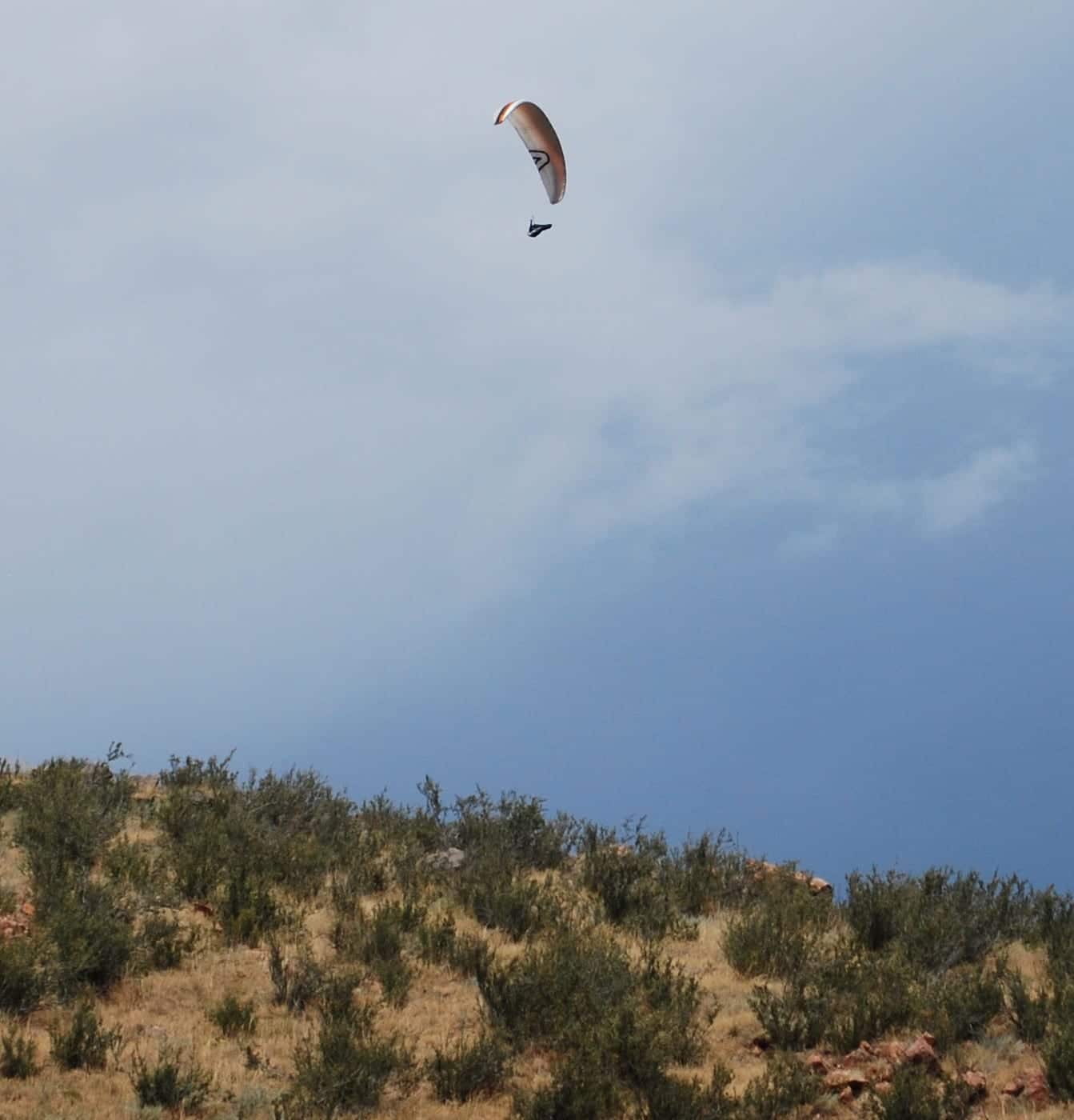 Paraglider Emas Gunung Lookout