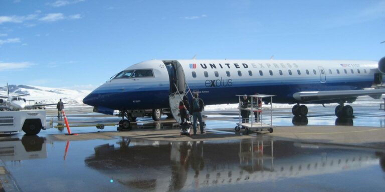 Fly Directly to these Colorado Ski Resorts with Airports Nearby