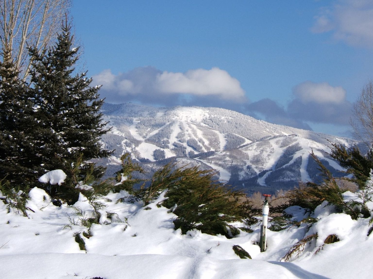 Fly Directly to these Colorado Ski Resorts with Airports Nearby