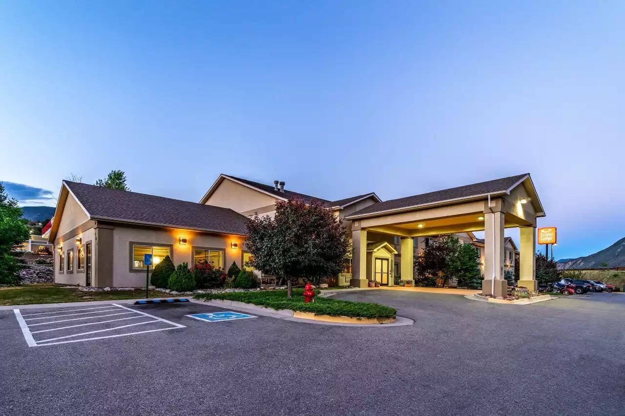image of the lodge at new castle