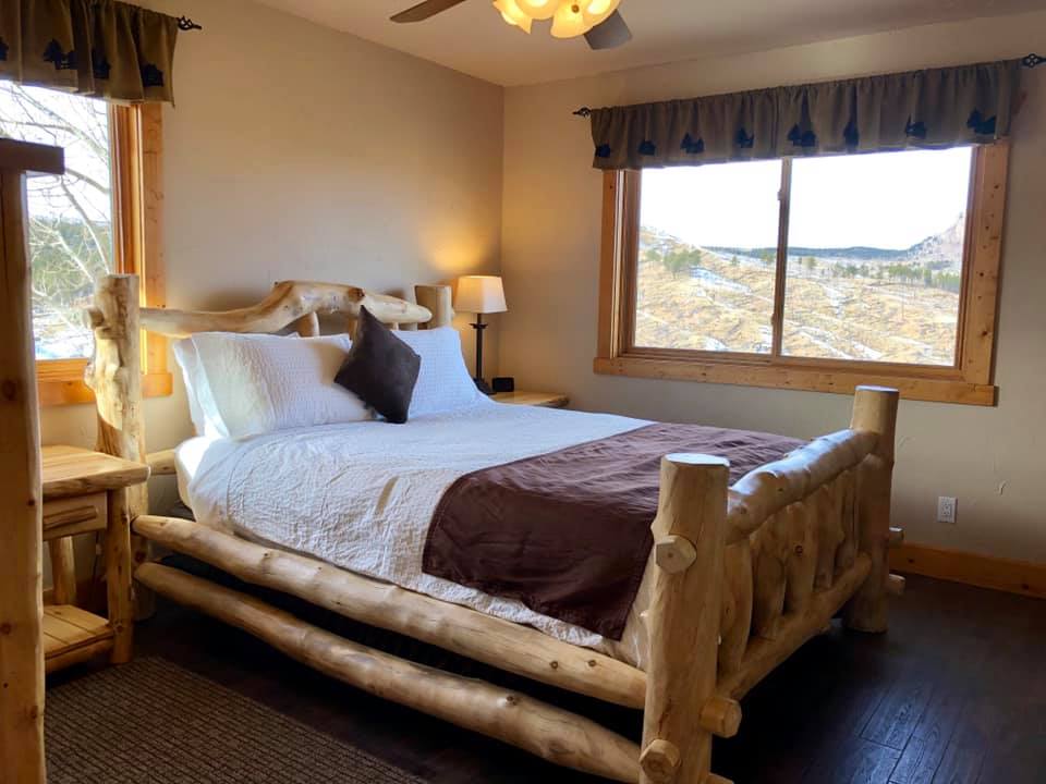 image of cabin at pikes peak resort