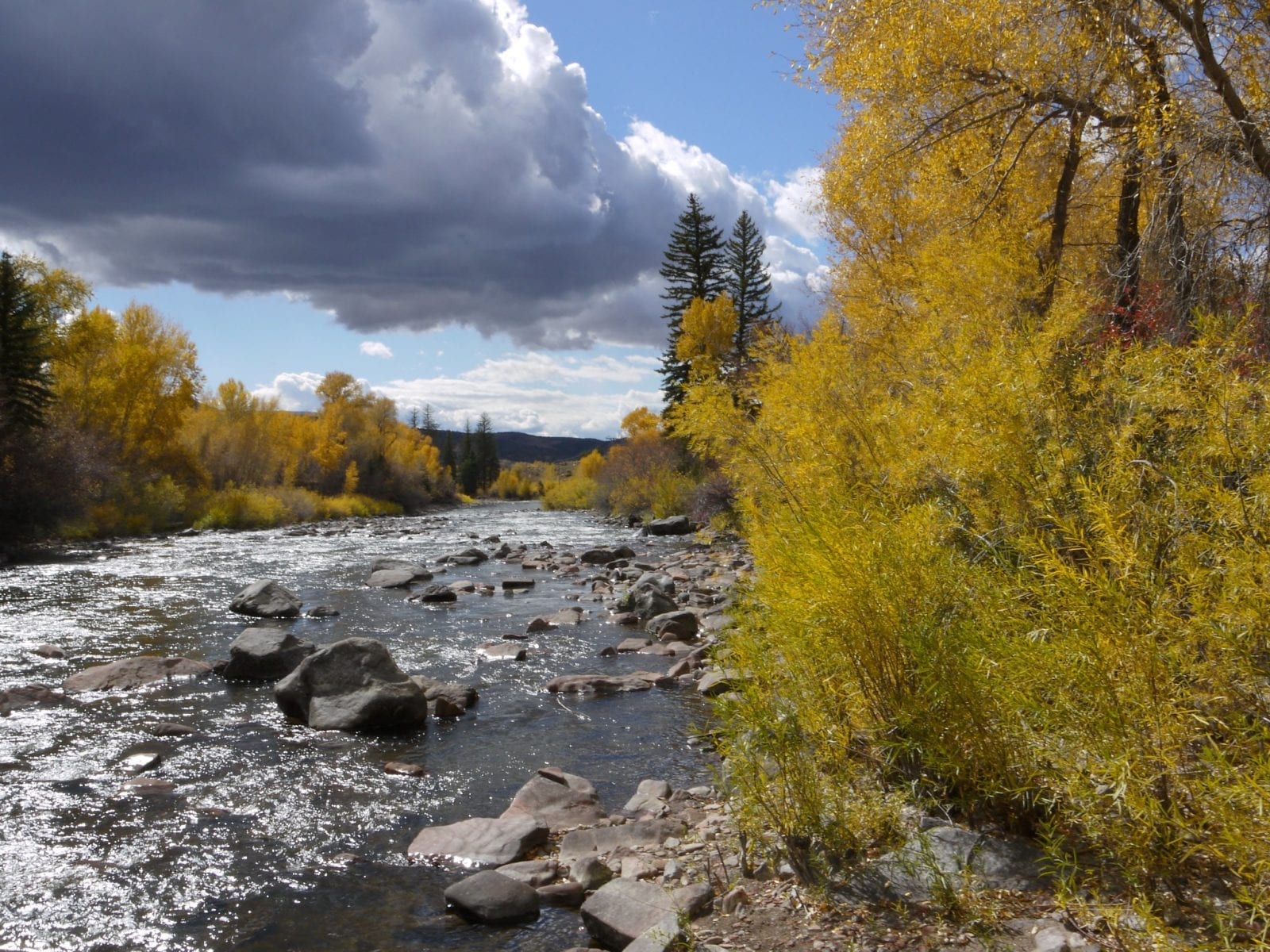 Image of the Eagle River in Colorado on the way to Glenwood Springs