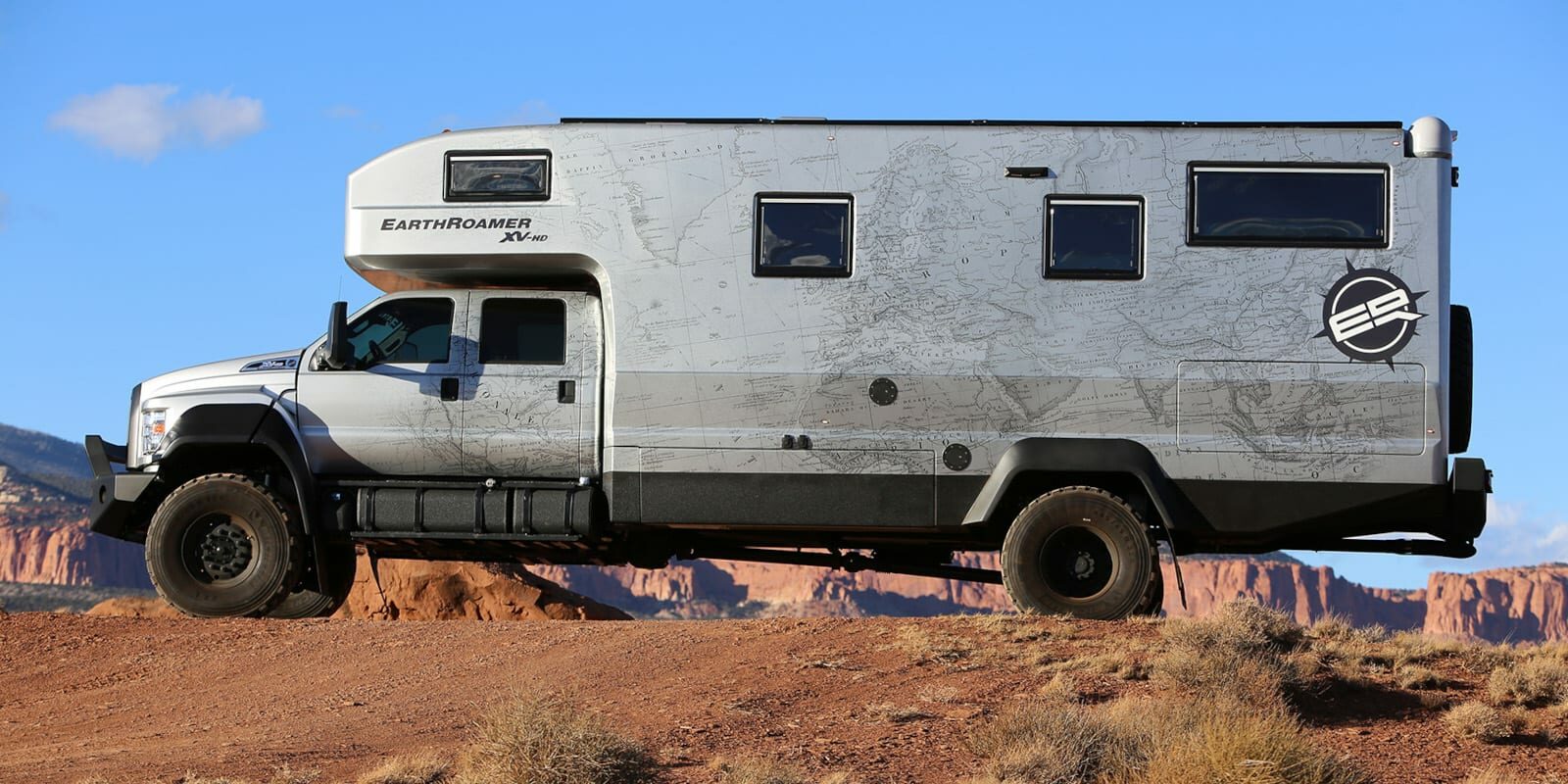 Image of the EarthRoamer XV-HD in the desert