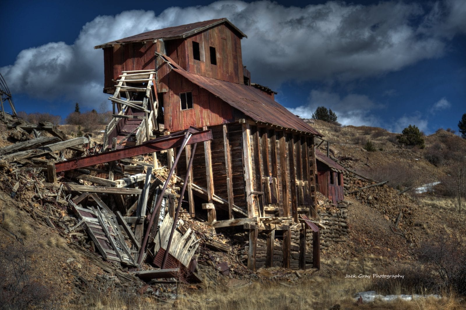 Image of a collapsing structure in the ghost town of Goldfield in Colorado