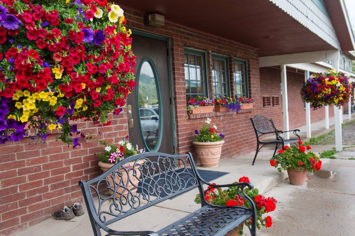image of old town inn crested butte