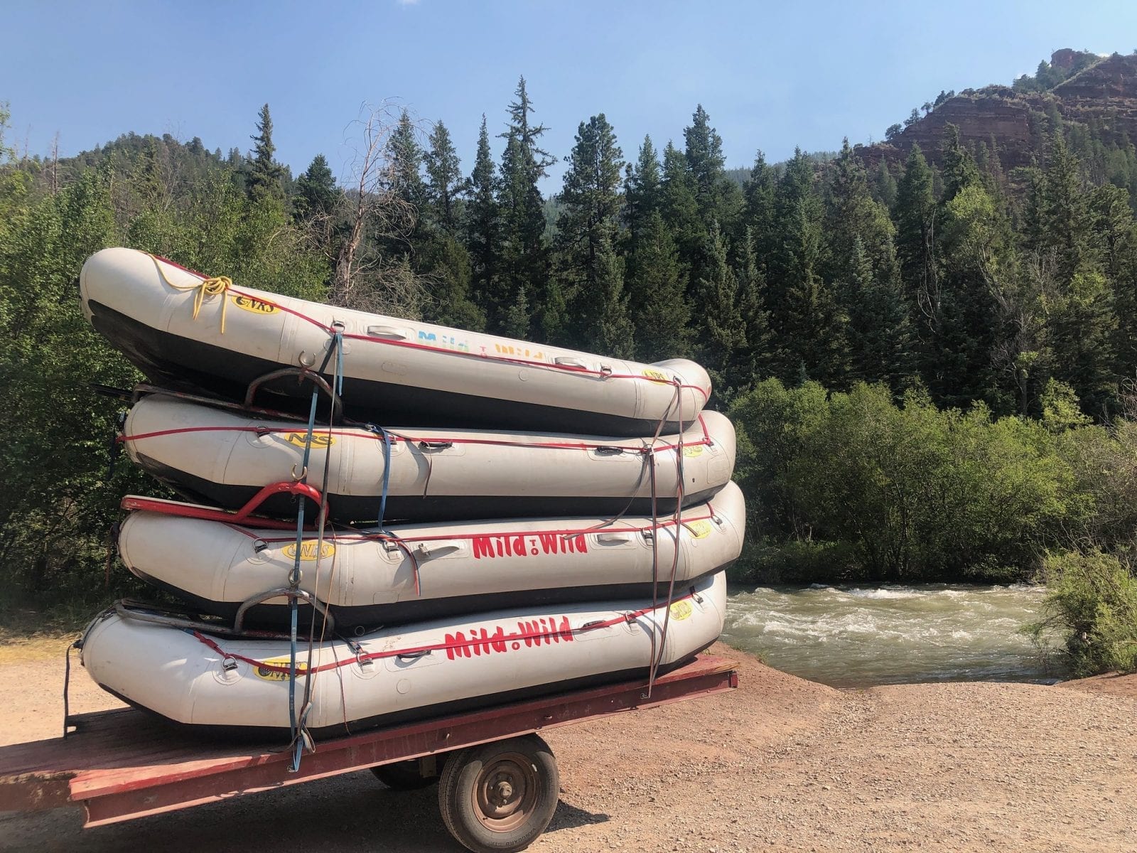 Image of rafts at the San Miguel River in Colorado