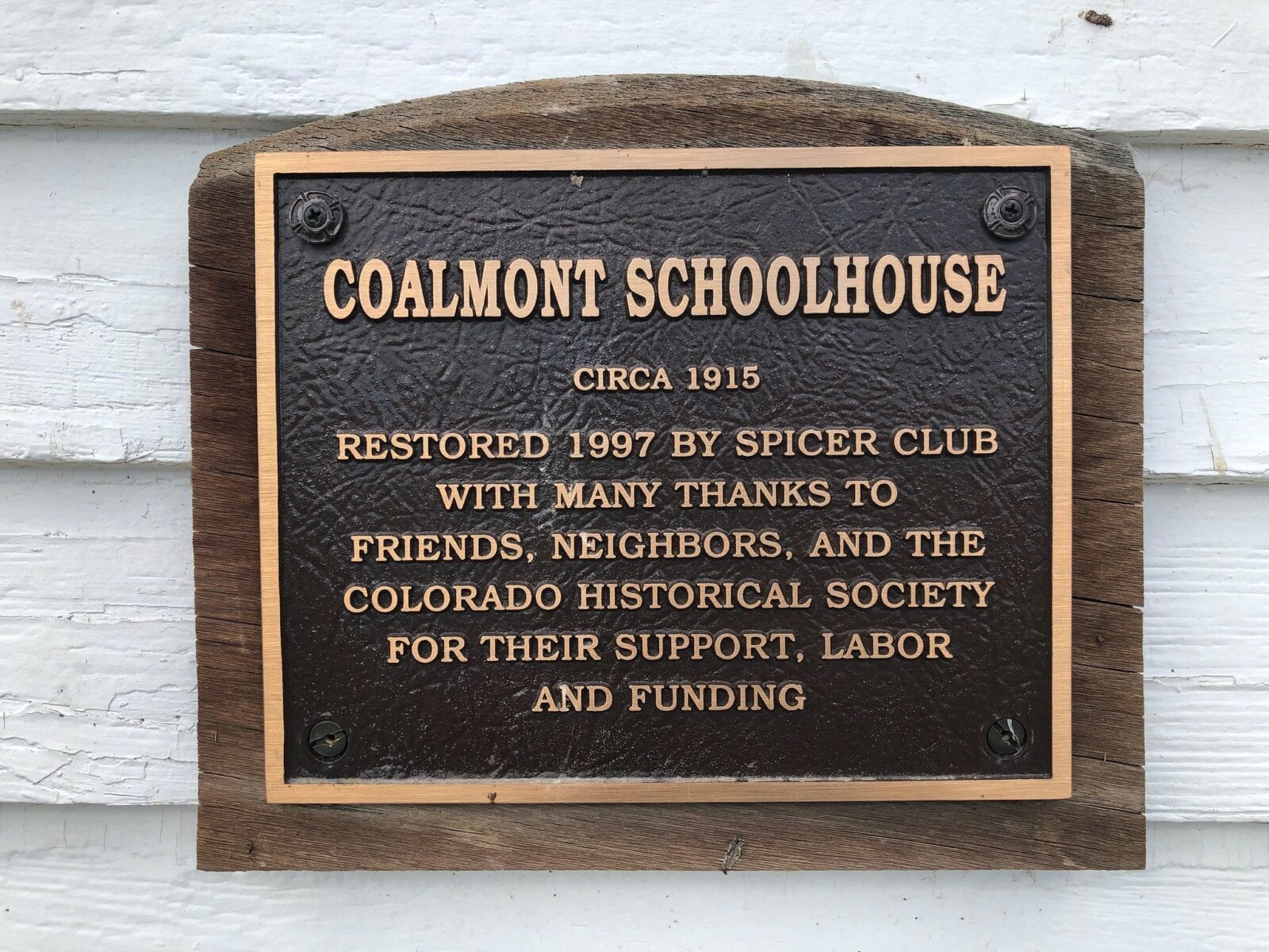 Image of the Coalmont ghost town's schoolhouse sign in Colorado