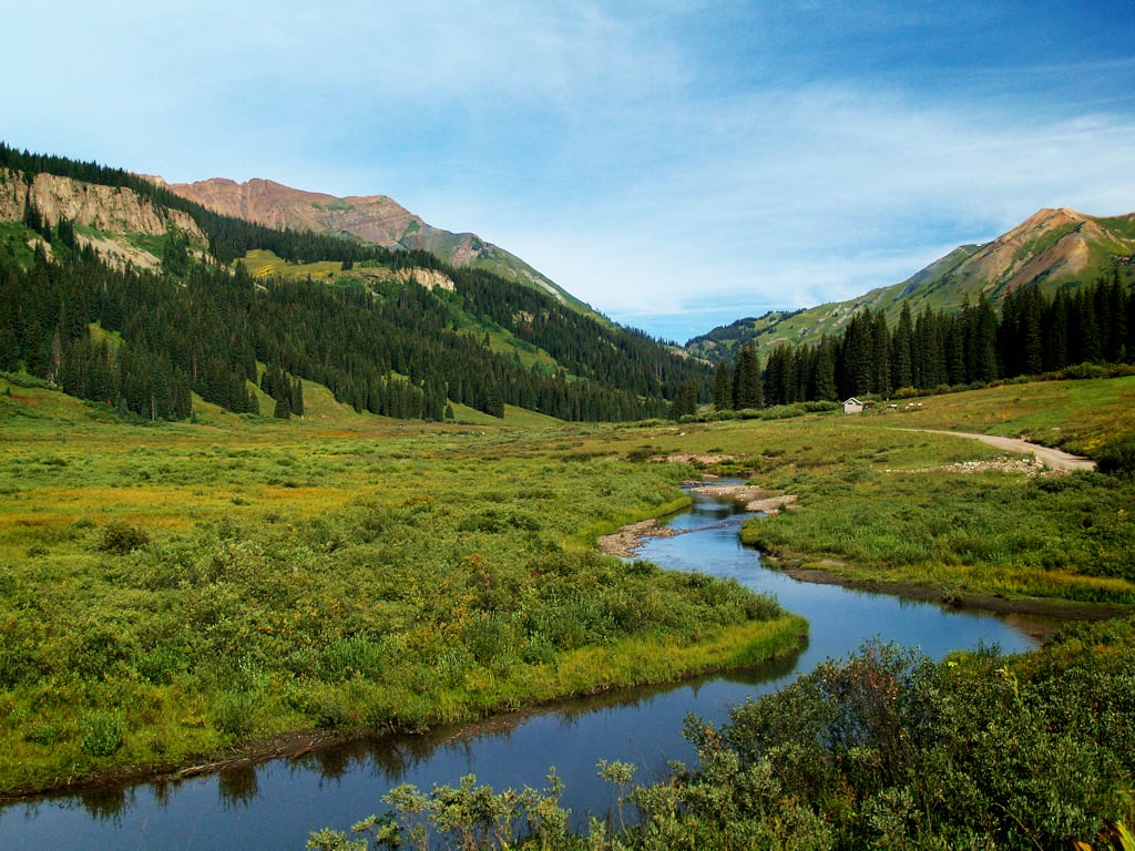 Image of the east river flowing through the mountains