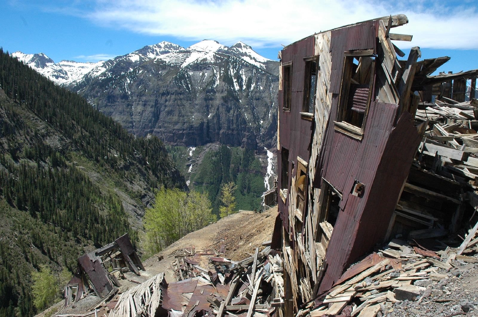 Image of a collapsing building in Tomboy, Colorado