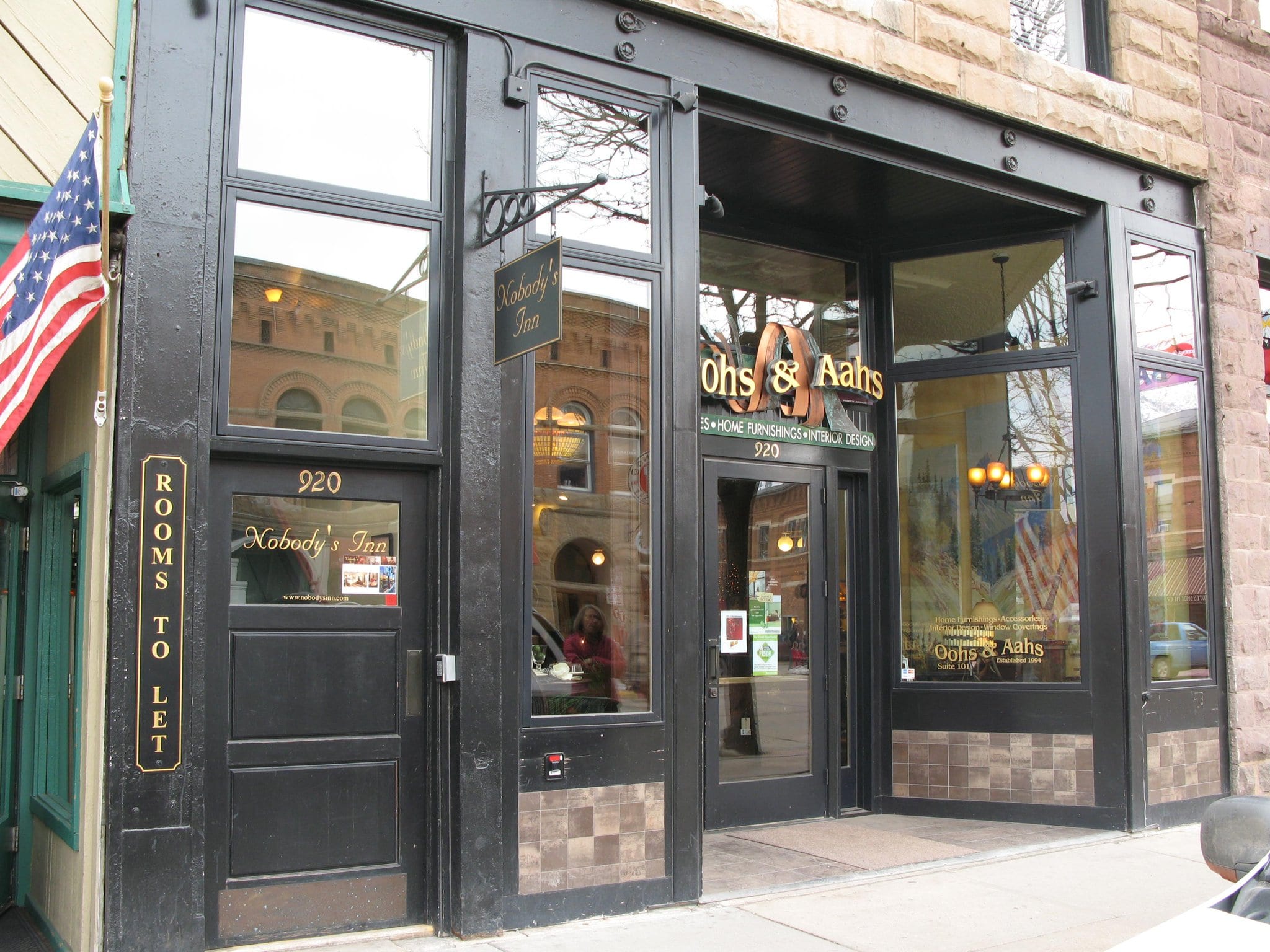 image of nobodys inn entrance