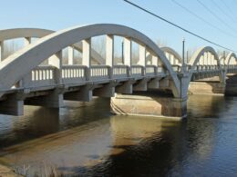 Image of the Rainbow Arch Bridge in Fort Morgan, Colorado