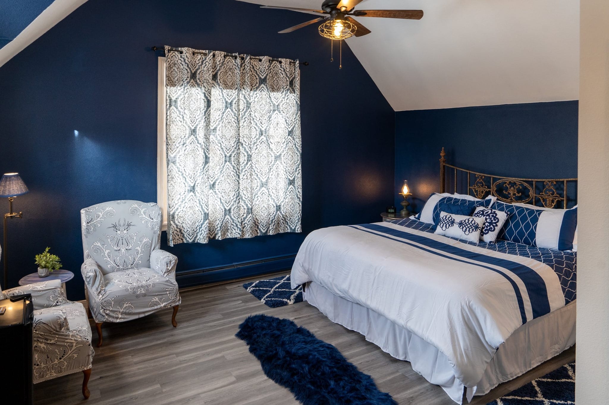 image of a room at the apple orchard inn