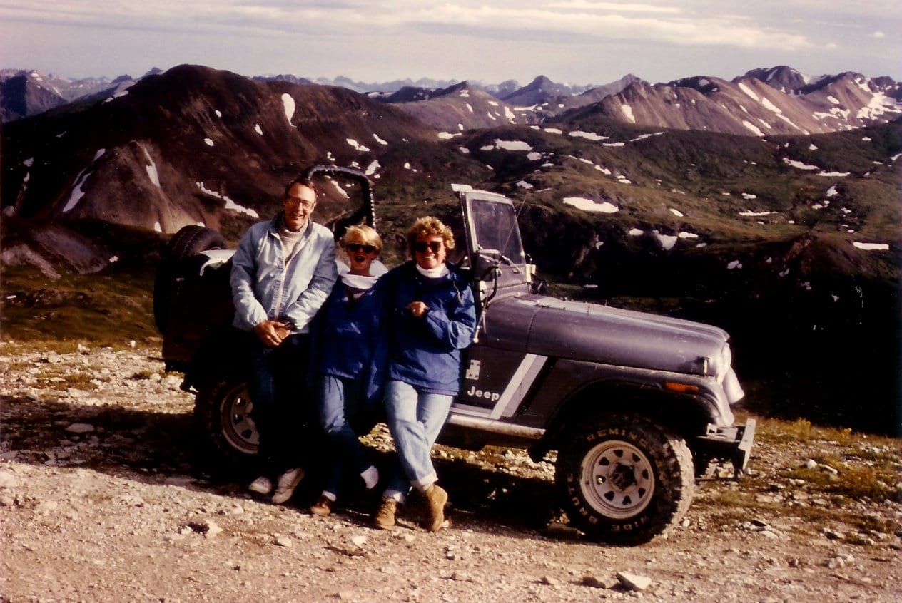 Image of people jeeping on the Imogene Pass in Colorado