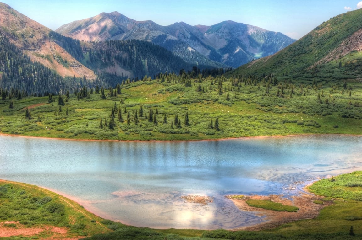 Image of Taylor lake and La Plata Moutains on the Kennebec Pass