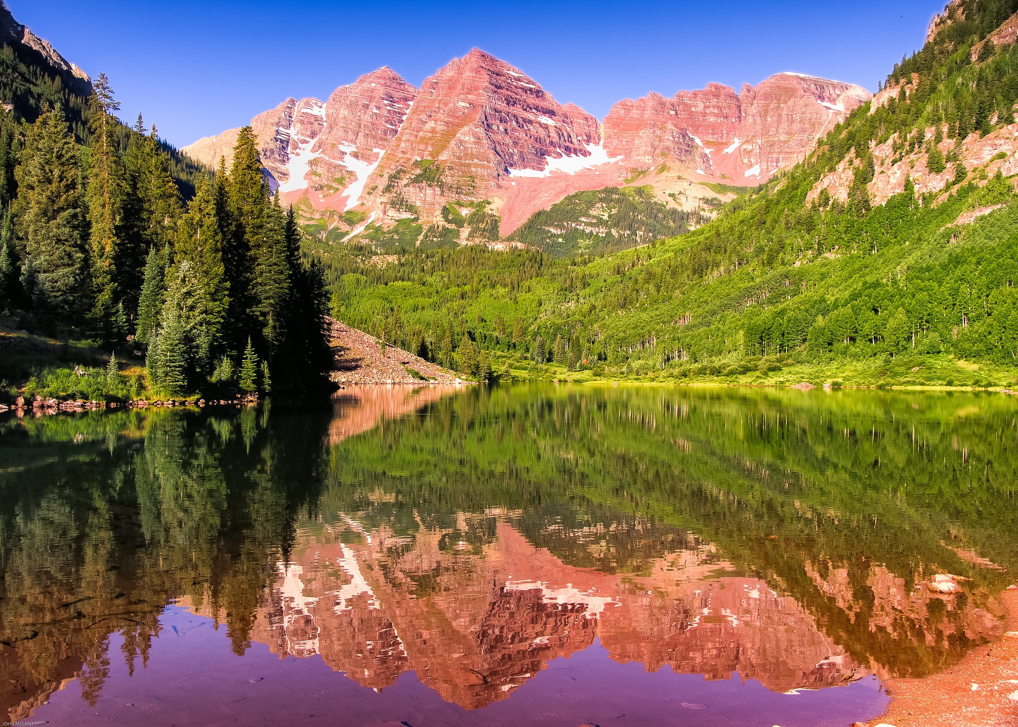 image of the maroon bells