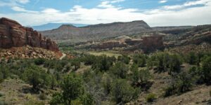 Hiking No Thoroughfare Canyon Colorado National Monument