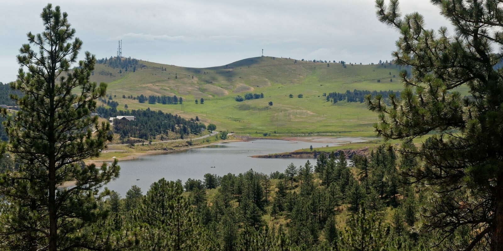 Image of the Pinewood Reservoir at Ramsay-Shockey Open Space in Loveland, Colorado