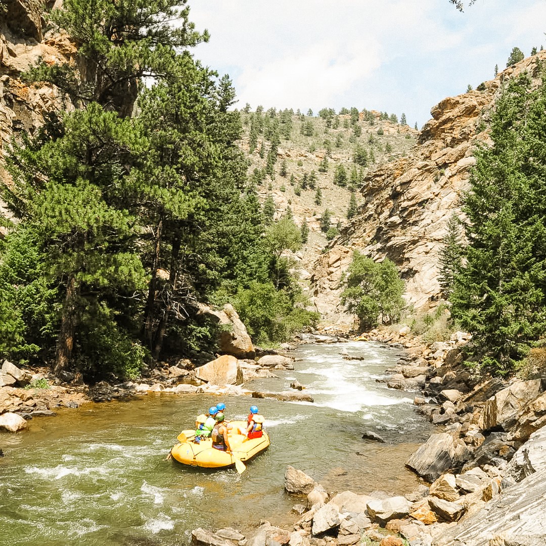 image of whitewater rafting in breckenridge