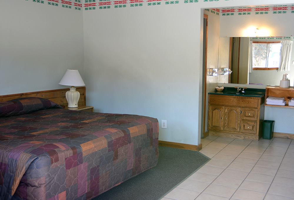 image of dolores mountain inn room