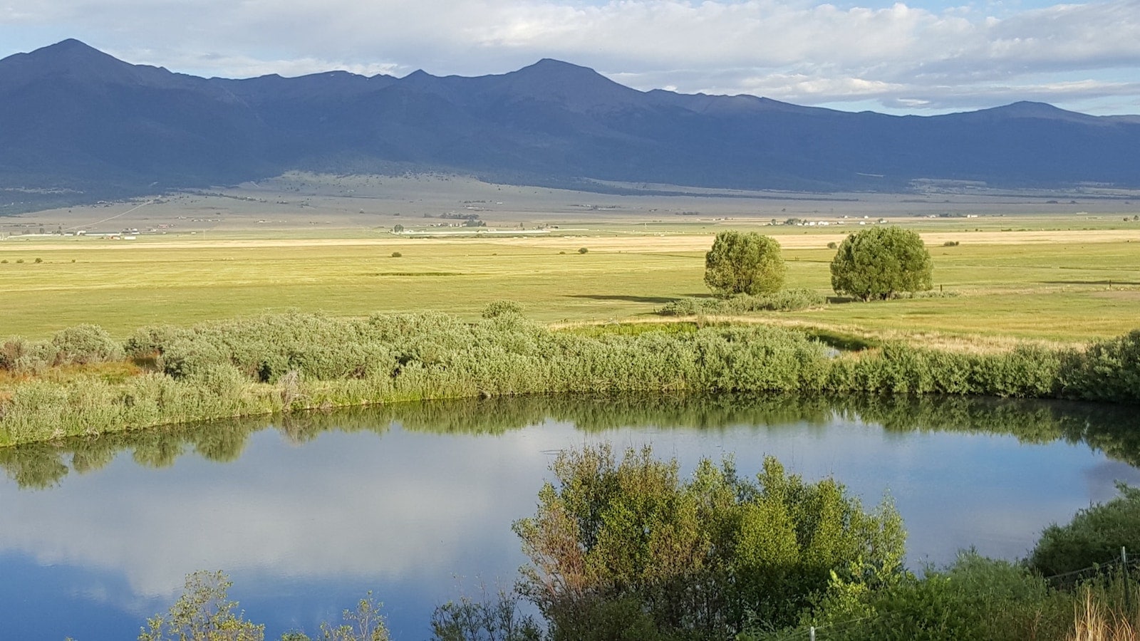 Image of a lake at the bluff in westcliffe, colorado