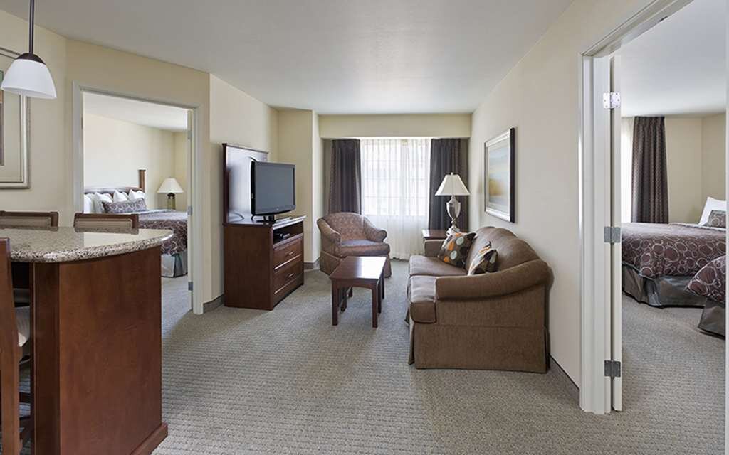 image of suite at sonesta es suites lone tree