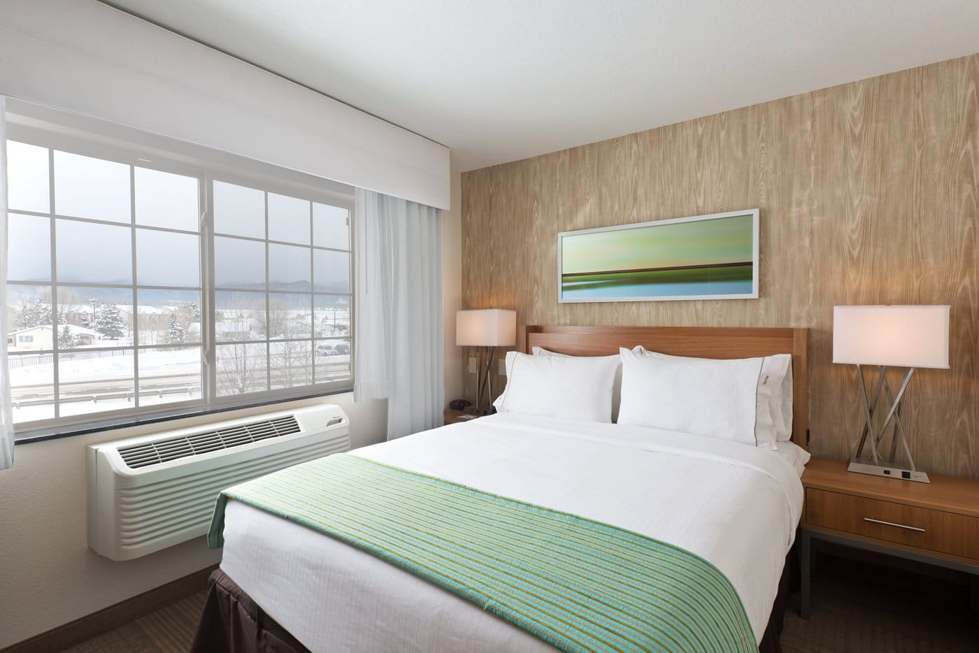 image of queen suite holiday inn